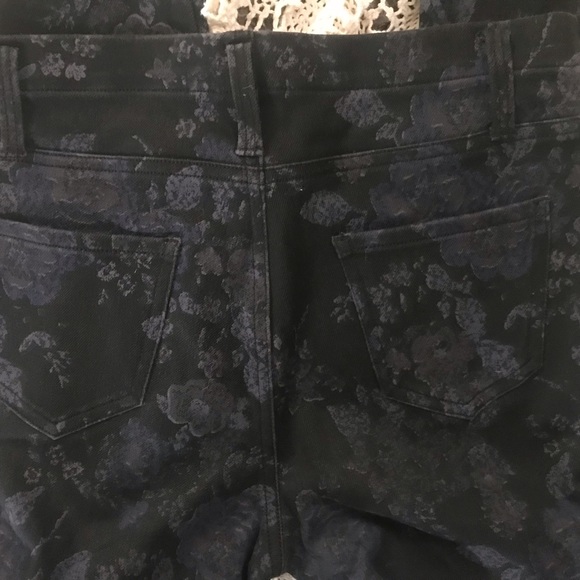 Faded Glory Flowered Jeggings - Size Medium - Picture 6 of 8